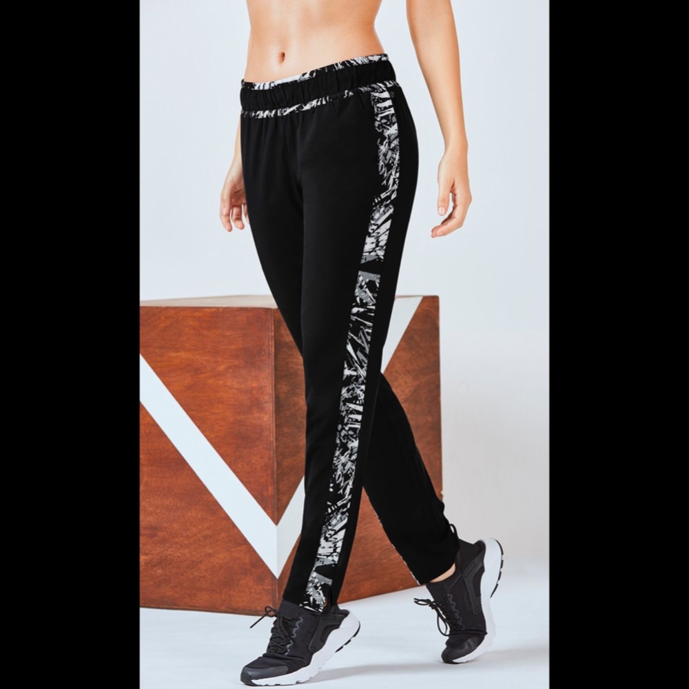 Fabletics Shae Pant Paradise Print Black S